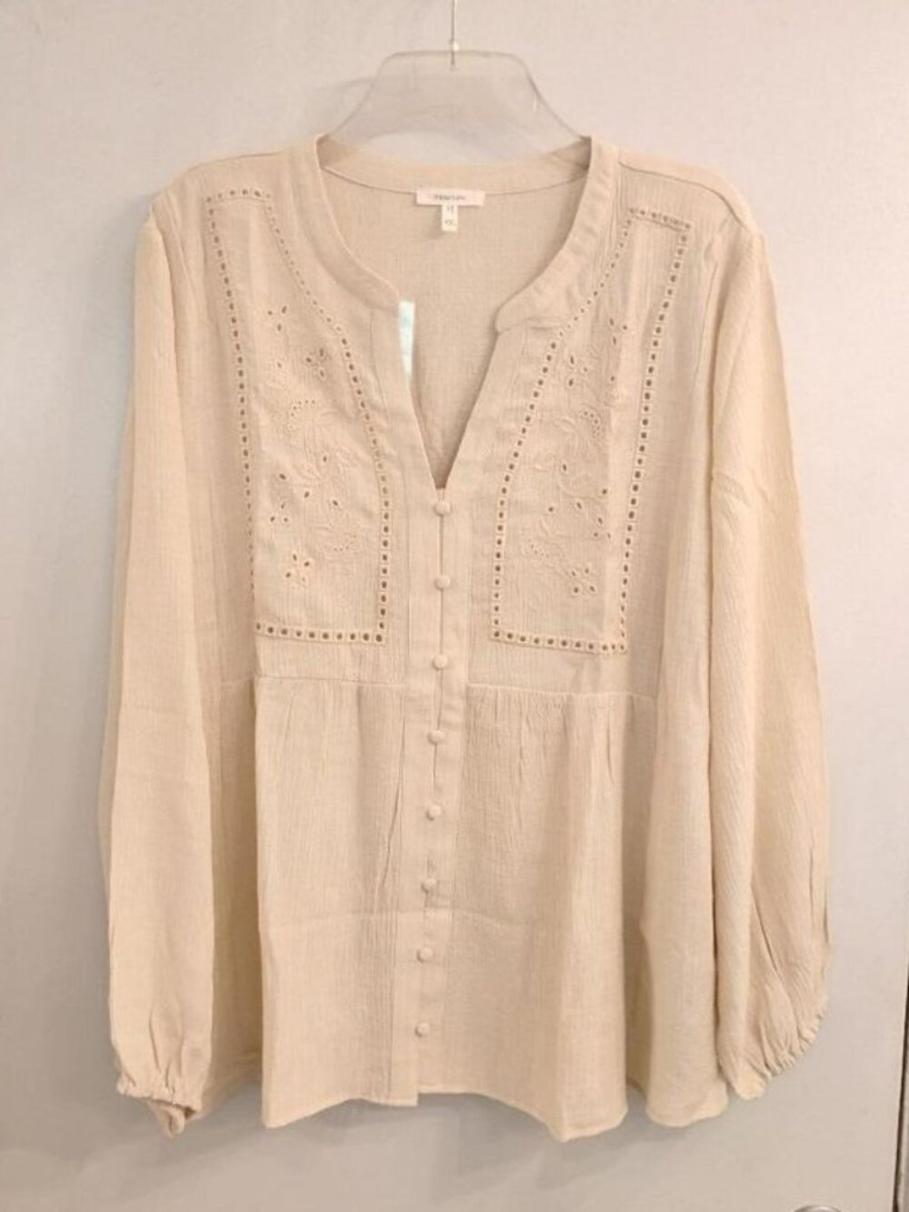 XXL ~ maurices ~ vanilla / ecru embroidered button blouse
